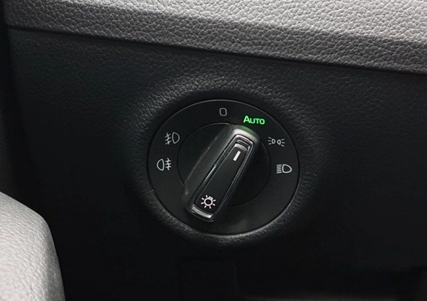 Skoda Superb cena 99900 przebieg: 104679, rok produkcji 2019 z Krapkowice małe 154